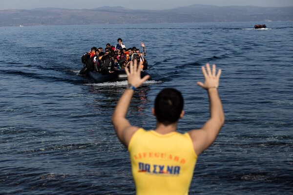 100 πρόσφυγες έφτασαν το πρωί στη Λέσβο-Φόβοι ότι ατονούν τα μέτρα στην Τουρκία