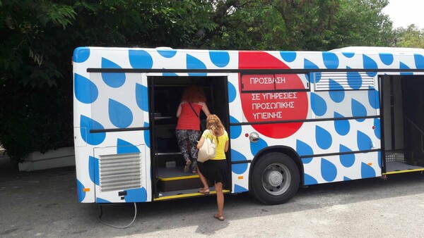 Λεωφορείο μονάδα κινητής υγιεινής για τους άστεγους της Αθήνας