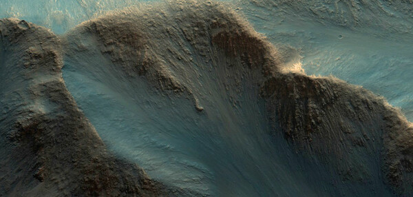 Άγρια ομορφιά: Ο πλανήτης Άρης αποκαλύπτεται μέσα από νέες εκπληκτικές φωτογραφίες