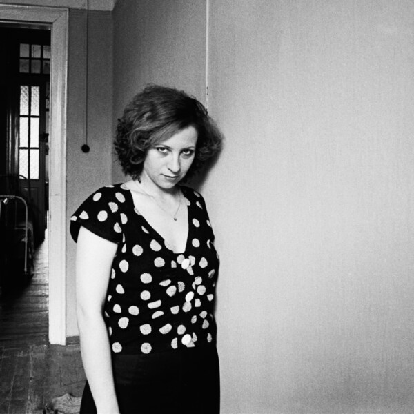Η Λένα Πλάτωνος στο παλιό σπίτι της Κυκλάδων (1986)