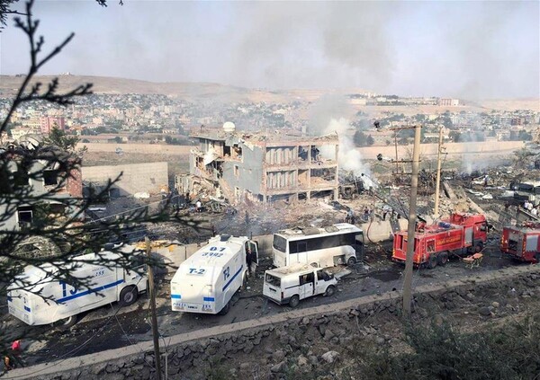 Τουρκία- Τσιζρέ: Επίθεση αυτοκτονίας από το ΡΚΚ πίσω από την έκρηξη στο αρχηγείο της Αστυνομίας- Στους 11 οι νεκροί, 78 οι τραυματίες