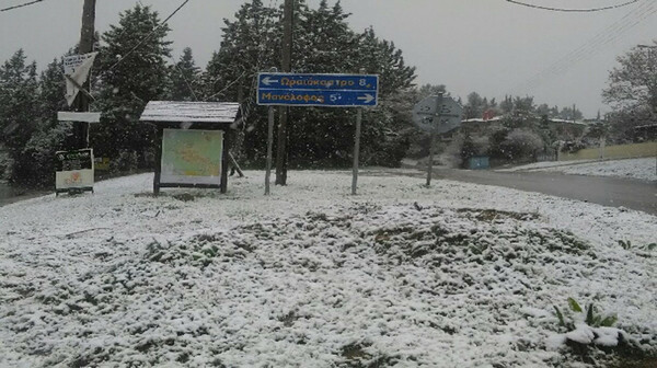 Χιόνι και κάθετη πτώση θερμοκρασίας στην κεντρική και δυτική Μακεδονία