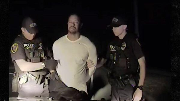 Στη δημοσιότητα βίντεο της σύλληψης του Τάιγκερ Γουντς: Ο αθλητής παραπατούσε και δεν μπορούσε καν να μιλήσει