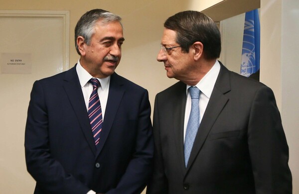 Κυπριακό: Ο Ακιντζί αποχώρησε από τις συνομιλίες με τον Αναστασιάδη