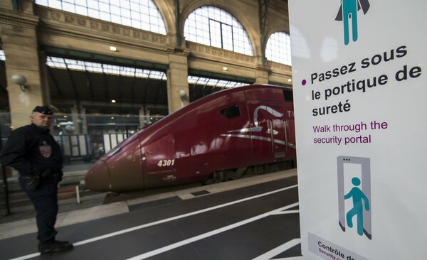 Σφοδρή θύελλα καθήλωσε επί ώρες τρένο Thalys στη βόρεια Γαλλία