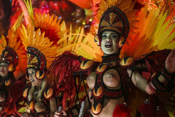Το ηδονιστικό Καρναβάλι του Ρίο ντε Τζανέιρο σε 25 φωτογραφίες