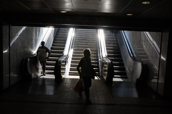 Οι πέντε σταθμοί του μετρό που θα μείνουν απόψε ανοιχτοί για τους άστεγους