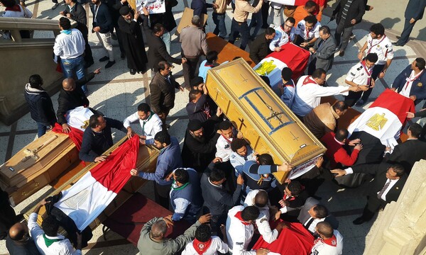 Θρήνος στην Αίγυπτο: 47 νεκροί και 150 τραυματίες από τις επιθέσεις των τζιχαντιστών στις εκκλησίες των Κοπτών