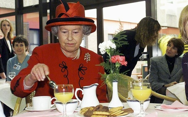 Τι αρέσει στη Βασίλισσα Ελισάβετ να τρώει (μπορεί και να σας εκπλήξει)