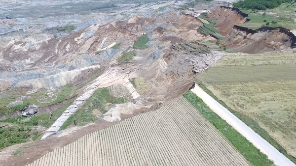 Βίντεο με τη στιγμή της κατολίσθησης στο Αμύνταιο - Drone κατέγραψε την τεράστια καταστροφή