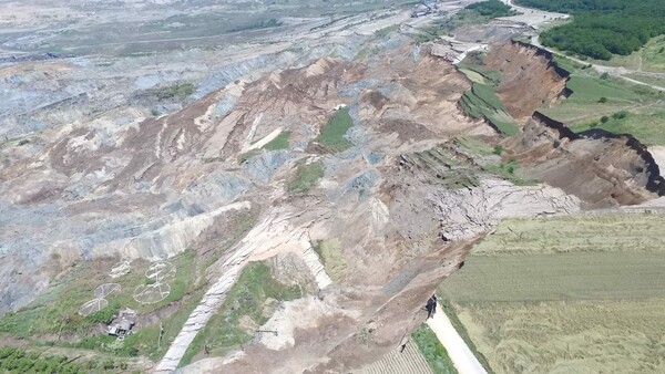 Βίντεο με τη στιγμή της κατολίσθησης στο Αμύνταιο - Drone κατέγραψε την τεράστια καταστροφή