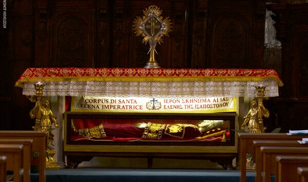 Την Κυριακή φτάνει το λείψανο της Αγίας Ελένης με κόκκινα χαλιά, αγήματα, μπάντες και Παυλόπουλο στην υποδοχή