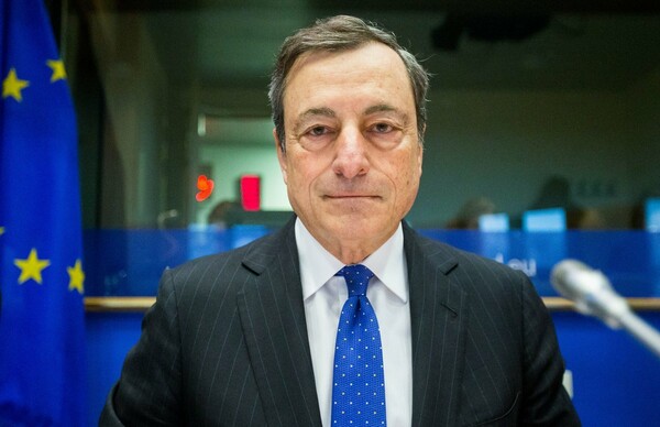Ντράγκι: Η ΕΚΤ προσμένει λύση για το ελληνικό χρέος στο πλαίσιο της Ευρωομάδας