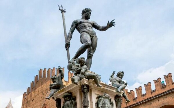To Facebook λογόκρινε γυμνό άγαλμα του θεού Ποσειδώνα