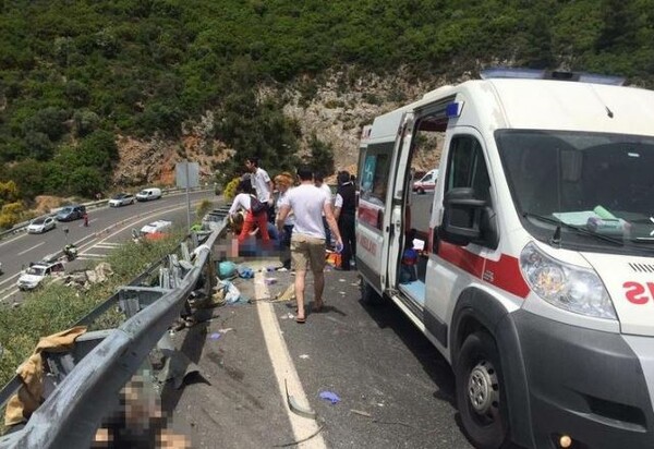Πολύνεκρη τραγωδία στη Τουρκία - 20 άνθρωποι έχασαν τη ζωή τους από ανατροπή λεωφορείου