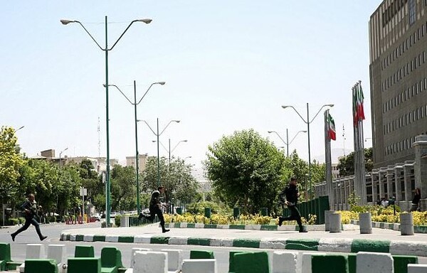 Ιράν: Νεκροί οι δράστες της επίθεσης στο κοινοβούλιο - Συνολικά 12 άνθρωποι σκοτώθηκαν και 39 τραυματίστηκαν