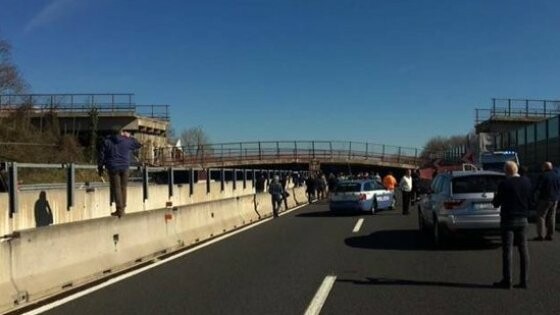 Ιταλία: Kατέρρευσε γέφυρα σε αυτοκινητόδρομο στην Αγκόνα-Δυο νεκροί