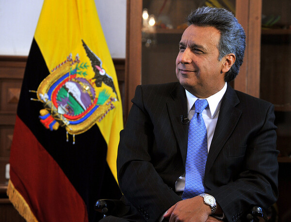 Ισημερινός: O αριστερός υποψήφιος Λένιν Μορένο φέρεται να κερδίζει τον πρώτο γύρο στις εκλογές