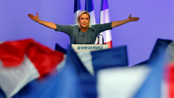 Γαλλία: Η Λεπέν φαίνεται και πάλι να επικρατεί στον πρώτο γύρο