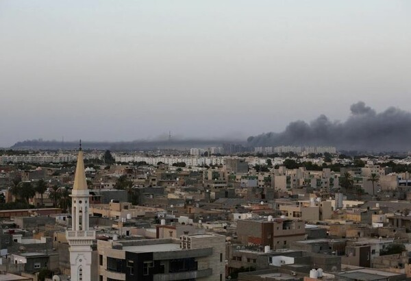 Συνεχίστηκαν για δεύτερη μέρα οι βομβαρδισμοί αιγυπτιακών μαχητικών στη Λιβύη
