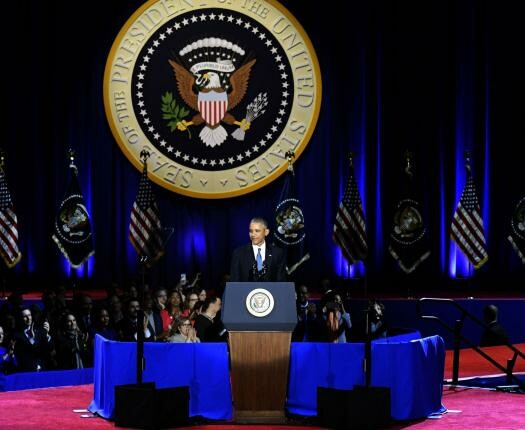 Obama out: O Oμπάμα δάκρυσε μιλώντας για την Μισέλ και έστειλε μήνυμα για τη σημασία της δημοκρατίας