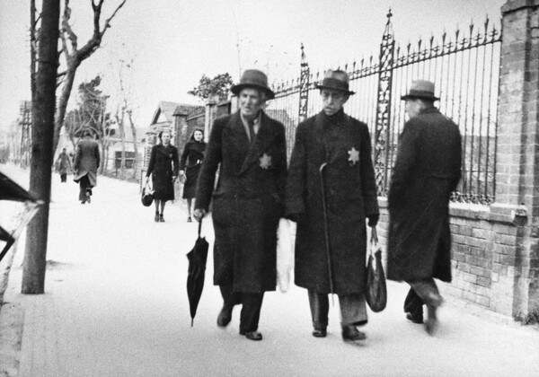 Θεσσαλονίκη, 1943. Εβραίοι με το κίτρινο αστέρι.