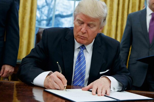 Νέο διάταγμα από τον Τραμπ: Αλλάζει τις εμπορικές συμφωνίες των ΗΠΑ