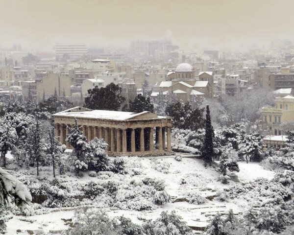 Aρχαία ελληνικά μνημεία φωτογραφημένα με χιόνι