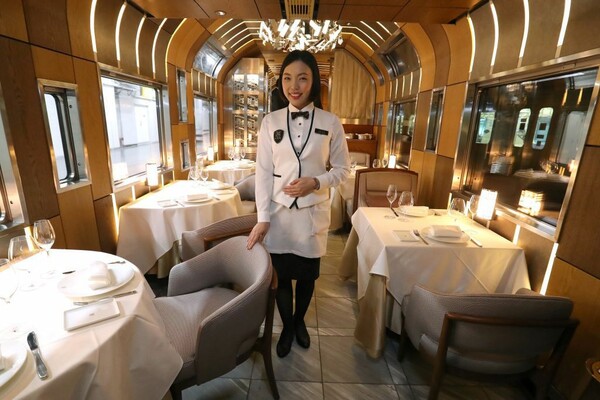 Το νέο υπερπολυτελές τρένο της Ιαπωνίας ξεκίνησε τα ταξίδια του και τα εισιτήρια κοστίζουν χιλιάδες δολάρια