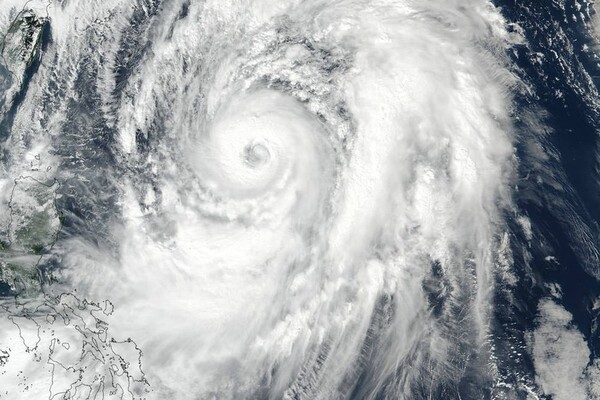 Συναγερμός στη Ιαπωνία για ισχυρό τυφώνα που πλησιάζει τη χώρα