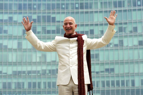 Forbes: O Jeff Bezos είναι πλέον ο πιο πλούσιος άνθρωπος στον πλανήτη
