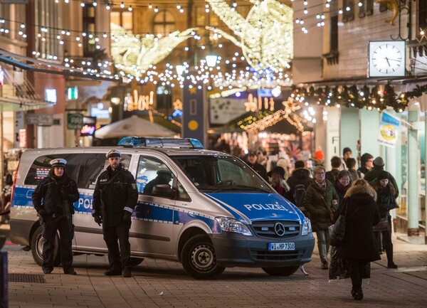 Γερμανία: «Αστακοί» οι χριστουγεννιάτικες αγορές- Από τσιμεντόλιθους μέχρι ένοπλους αστυνομικούς και βιντεοσκοπήσεις