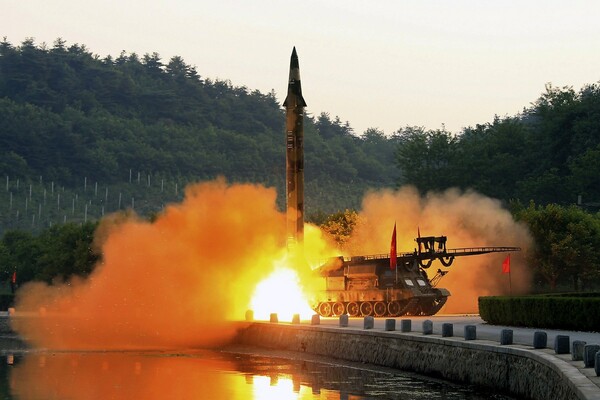 Η Βόρεια Κορέα εκτόξευσε νέο πύραυλο που έπεσε στη θάλασσα της Ιαπωνίας