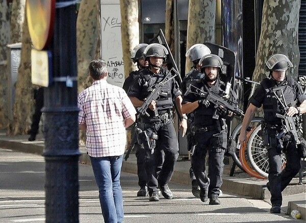 Βαρκελώνη: Η αστυνομία διευκρινίζει πως δεν υπάρχει κανείς ταμπουρωμένος σε μπαρ
