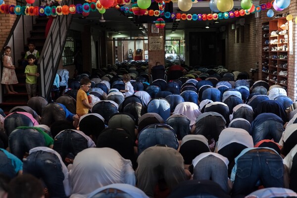 Εΐντ αλ-φιτρ: Οι Μουσουλμάνοι της Αθήνας γιόρτασαν το τέλος του Ραμαζανιού