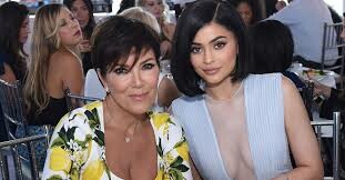Γιατί η Kylie Jenner δεν δημοσιεύει φωτογραφίες της εγκυμοσύνης της και το deal εκατομμυρίων της μαμάς-μάνατζερ