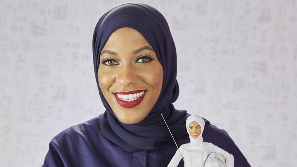 Η Ολυμπιονίκης Ιμπντιχάζ Μουχάμαντ θα «γίνει» η πρώτη στην ιστορία κούκλα Barbie που θα φορά χιτζάμπ