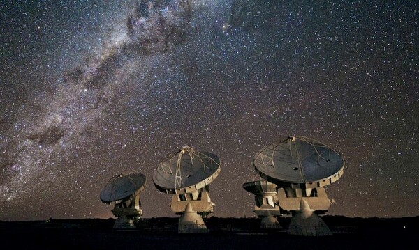 Βρήκαμε εξωγήινους; 15 μυστηριώδη σήματα από έναν νάνο γαλαξία έχουν ενθουσιάσει τους ερευνητές