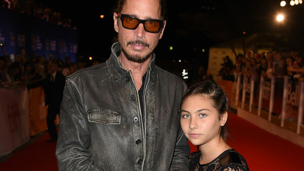 Το συγκινητικό τραγούδι της κόρης του Chris Cornell προς τιμήν του πατέρα της και του Chester Bennington
