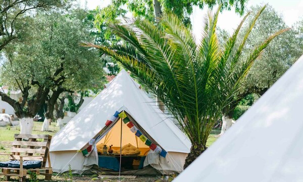 Εναλλακτικές διακοπές και glamping σε ένα «NISI» στο κέντρο της Ελλάδας