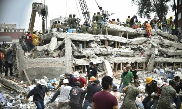 Στους 305 ανήλθαν οι νεκροί από τον καταστροφικό σεισμό στο Μεξικό