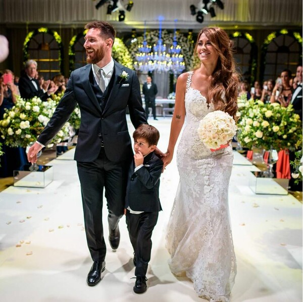 O γάμος της χρονιάς - Ο Μέσι παντρεύτηκε τον παιδικό του έρωτα και όλοι οι σταρ του ποδοσφαίρου ήταν εκεί