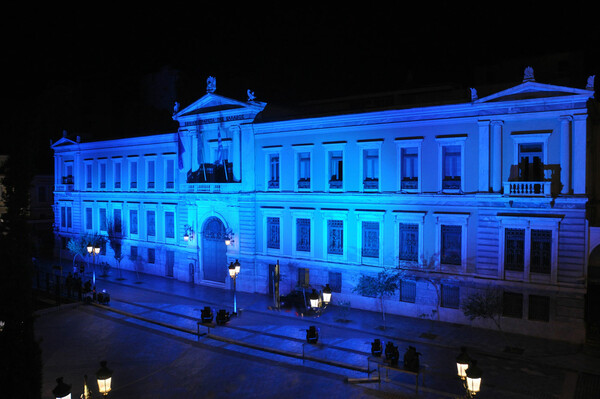 Την Παρασκευή 15 Σεπτεμβρίου το Κεντρικό Κατάστημα της Εθνικής Τράπεζας φωτίστηκε με το μπλε χρώμα της Δημοκρατίας