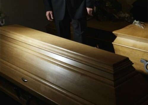 Πρωτοφανές περιστατικό σε κηδεία στη Φθιώτιδα - Ξέθαψαν τον νεκρό και έκαναν μήνυση στο γραφείο τελετών
