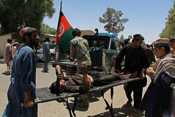Στους 72 ανήλθαν οι νεκροί από τις σημερινές επιθέσεις αυτοκτονίας σε δύο τεμένη του Αφγανιστάν