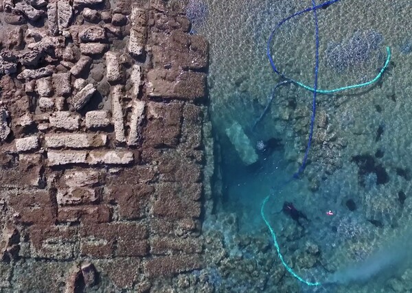 Εντυπωσιακές εικόνες από τις υποβρύχιες έρευνες στο αρχαίο λιμάνι του Λεχαίου