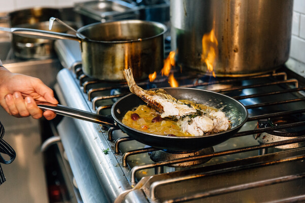 6 συνταγές για μαγείρεμα στην κατσαρόλα που θα σας κάνουν να δείτε τα ψάρια με άλλο μάτι