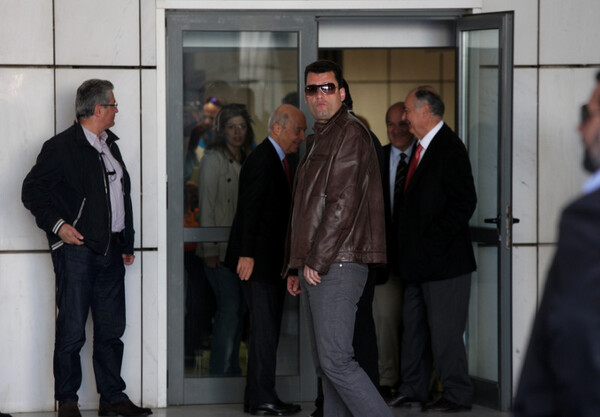 Άγιοι Ανάργυροι: Νέα στοιχεία για τον αστυνομικό που σκότωσε σύζυγο, πεθερά και κόρη