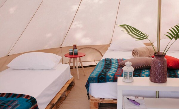 Εναλλακτικές διακοπές και glamping σε ένα «NISI» στο κέντρο της Ελλάδας