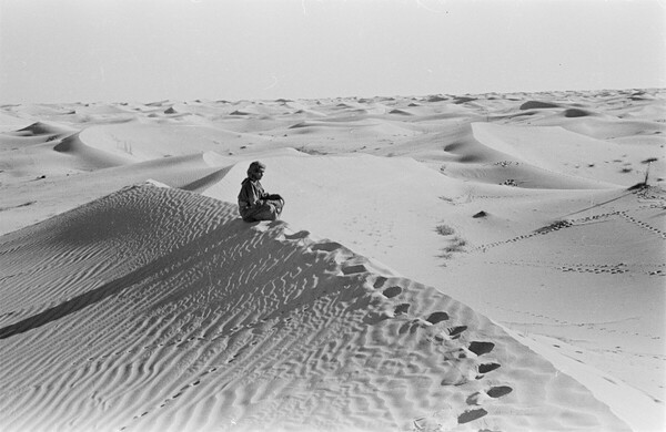 Wilfred Thesiger: Ο άνθρωπος που διέσχισε πρώτος την έρημο της Αβησσυνίας και πέθανε σαν σήμερα το 2003